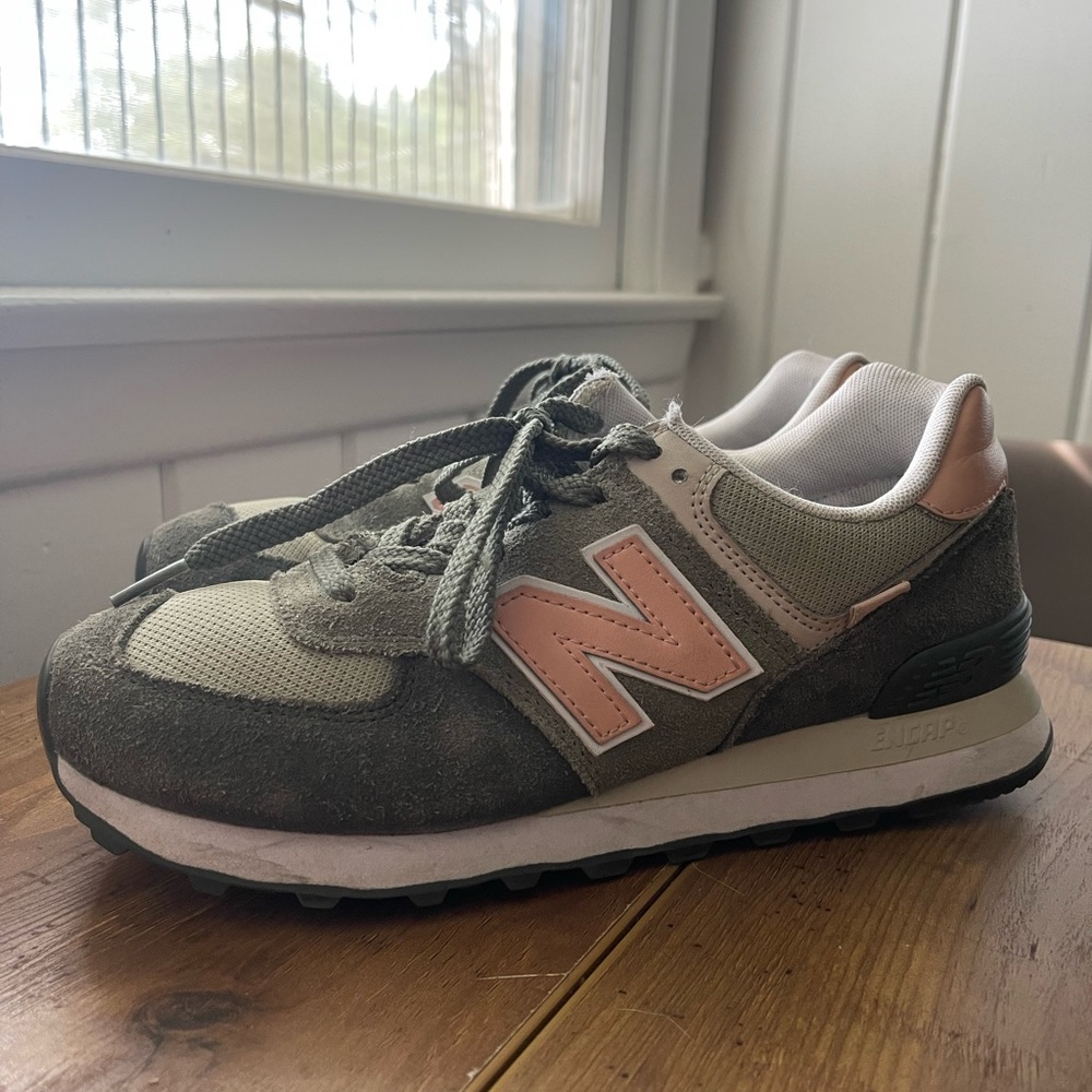 Size 8.5 Green New Balance 574s